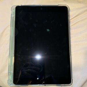 Apple iPad gen 9 Wi-Fi / cellular 64 GB brand new with case and accessories